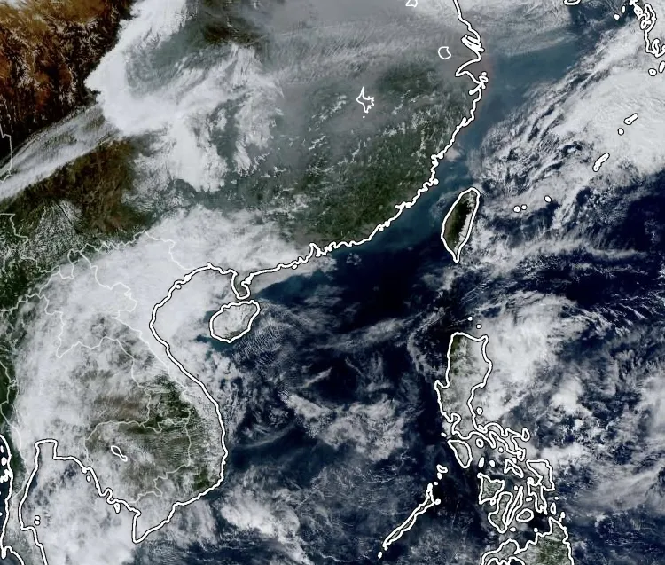 Une image satellite montre une masse d'air froid du nord se déplaçant progressivement vers le sud à travers le continent asiatique, les 11 et 12 décembre. Source : Z.E. IMG_4768.jpeg