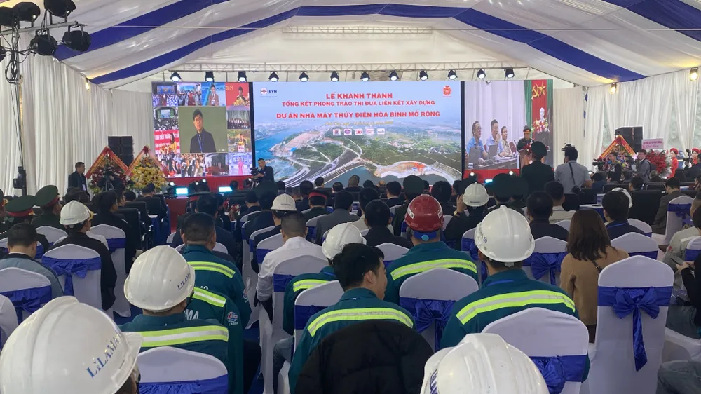Quang cảnh tại lễ khánh thành dự án Nhà máy Thủy điện Hòa Bình mở rộng, sáng 19-12 tại tỉnh Phú Thọ. Ảnh: PHÚC HẬU