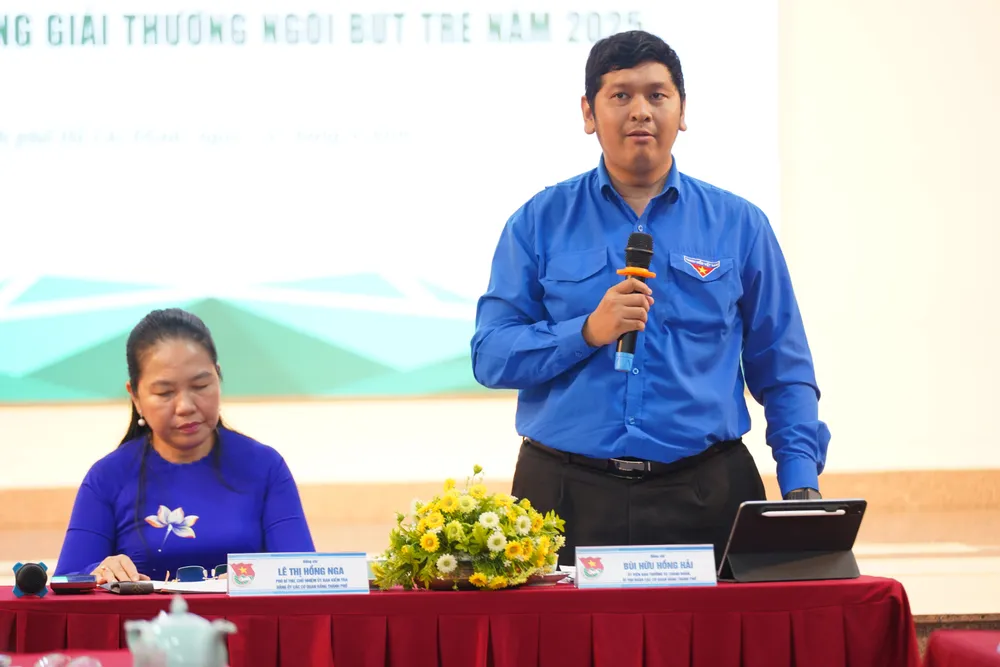 Đồng chí Bùi Hữu Hồng Hải, Ủy viên Ban Thường vụ Thành Đoàn, Bí thư Đoàn Thanh niên các cơ quan Đảng Thành phố phát biểu tại chương trình IMG_7722.JPG