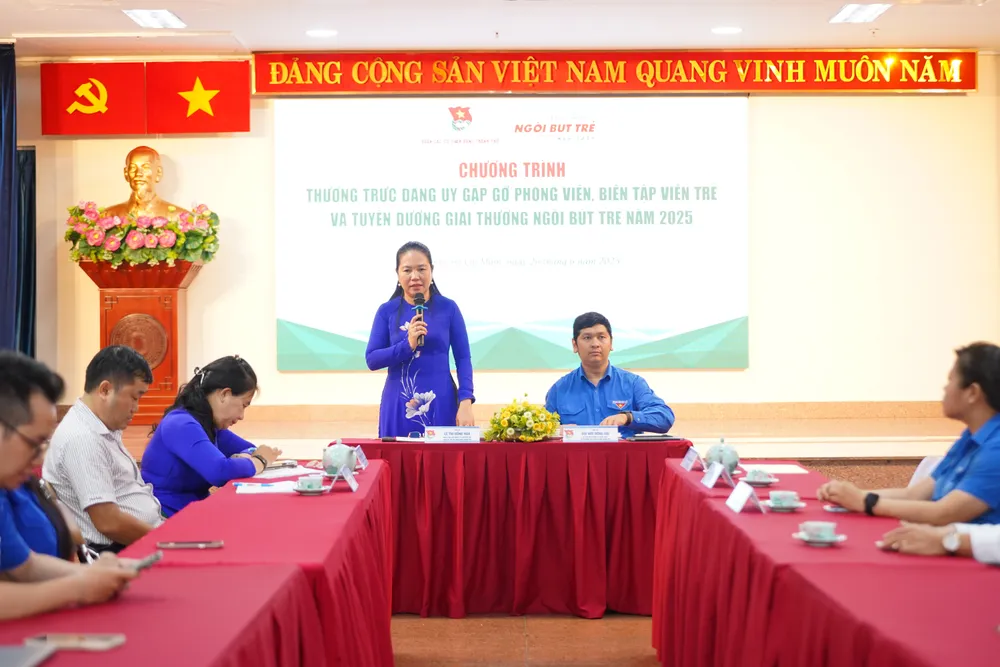 Đồng chí Lê Thị Hồng Nga chia sẻ tại chương trình IMG_7732.JPG