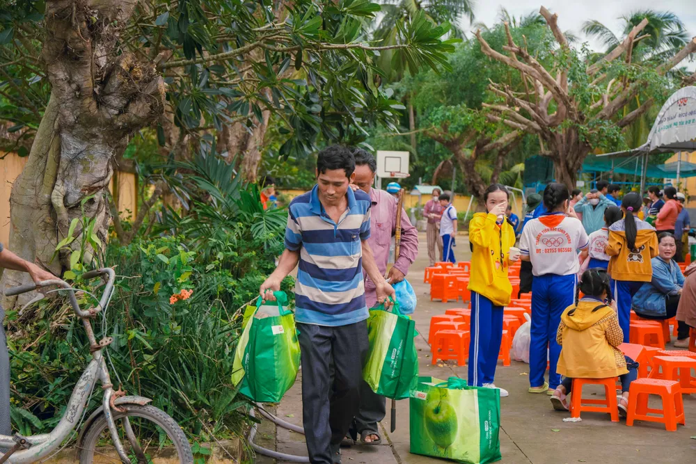 ของขวัญประกันสังคม 40 รายการสำหรับครัวเรือนยากจน TN_09615.jpg