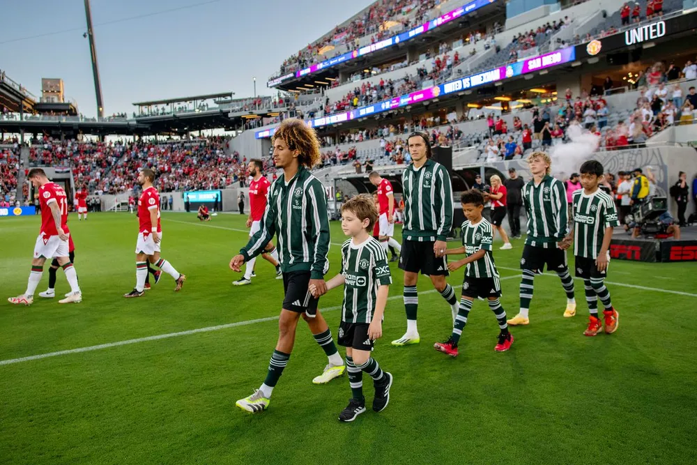 Trận Wrexham - Manchester United 1-3 đón lượng khán giả hơn 50.000 người Trận Wrexham - Manchester United 1-3 đón lượng khán giả hơn 50.000 người