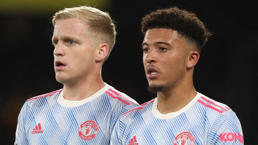 Man United có thể học được gì từ thất bại Van de Beek và Sancho?