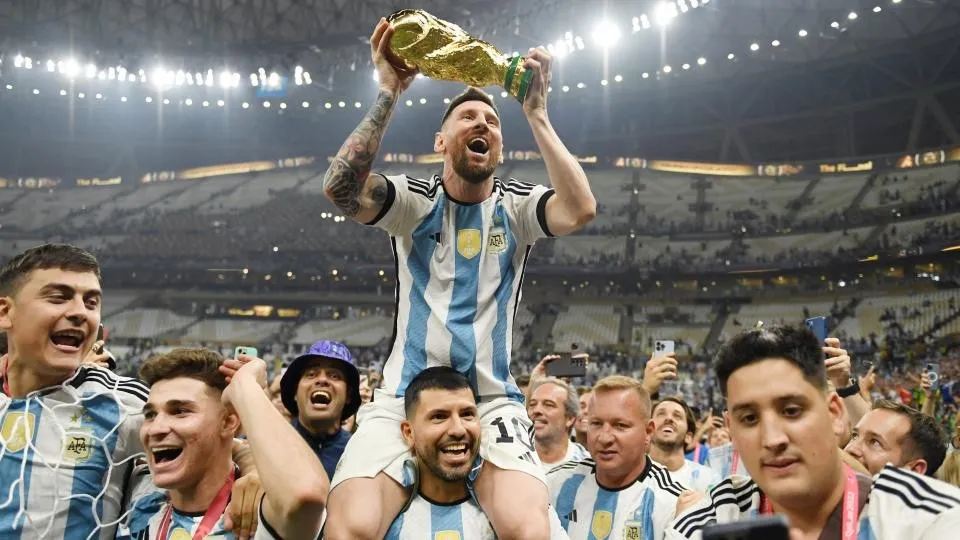 Messi-Vo-Dich-Wc-235.jpg