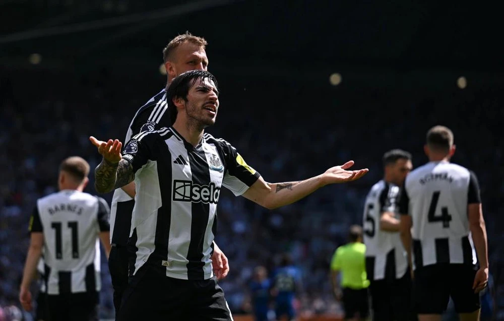 Newcastle khao khát và xứng đáng hơn Chelsea cho tấm vé dự Champions League