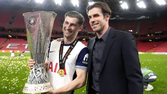 Gareth Bale ăn mừng cùng đội bóng cũ: 'Quên Spursy đi, giờ có thể là Unitedy'