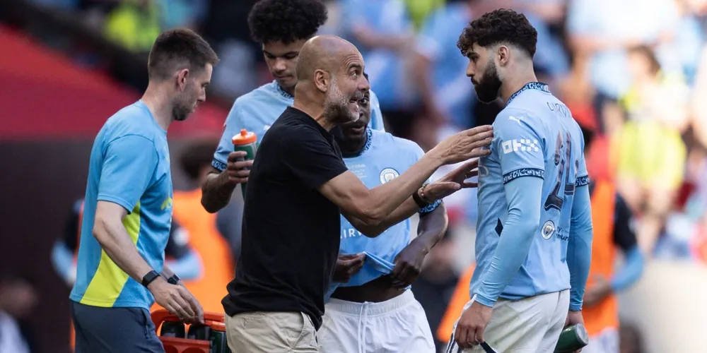Pep Guardiola dọa từ chức nếu Man.City không thu gọn đội hình