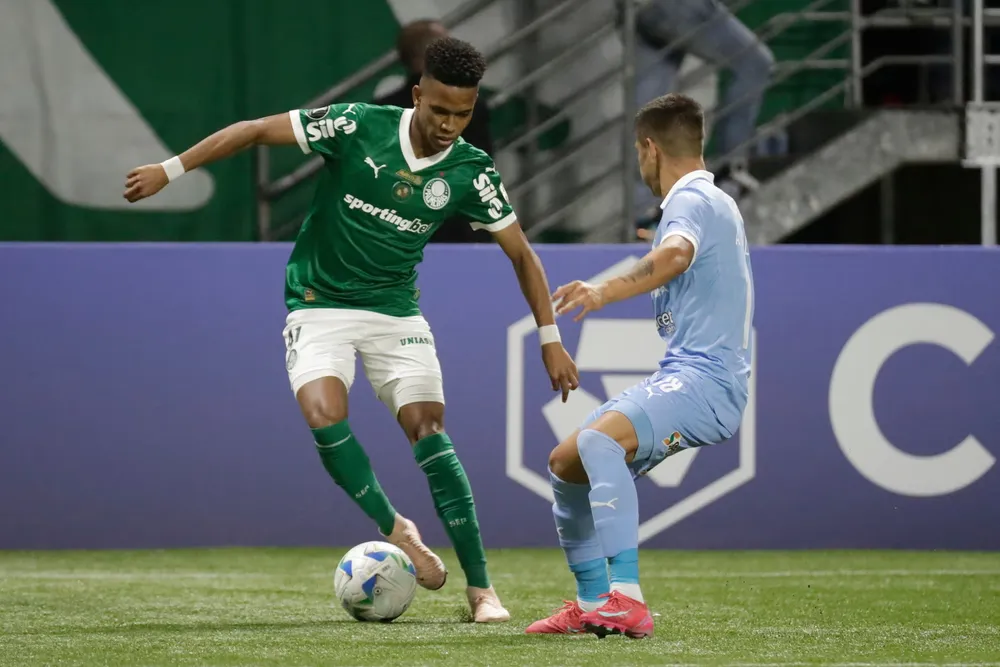 Estêvão (trái) sẽ có cơ hội thể hiện những gì anh mang lại cho Chelsea khi đại diện cho Palmeiras tại Cúp Thế giới các Câu lạc bộ. Ảnh: Sebastião Moreira/EPA 3707.jpg