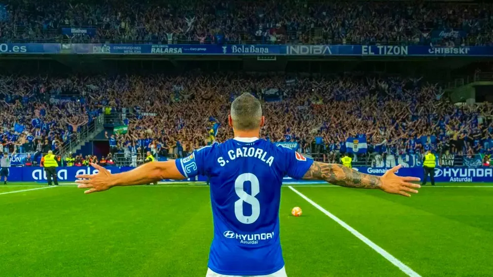 Ở tuổi 40, Santi Cazorla ghi bàn và cùng Real Oviedo thực hiện cuộc trở lại La Liga đầy lãng mạn