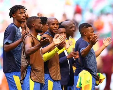 Mamelodi Sundowns của Nam Phi đã thắng trận mở màn, nhưng giống như Al-Ahly, Espérance và Wydad AC, họ không thể lọt vào vòng 16 đội. Mamelodi Sundowns của Nam Phi đã thắng trận mở màn, nhưng giống như Al-Ahly, Espérance và Wydad AC, họ không thể lọt vào vòng 16 đội.