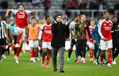 Mikel Arteta hài lòng với chiến thắng quan trọng dù thất vọng với trọng tài và VAR trong trận.