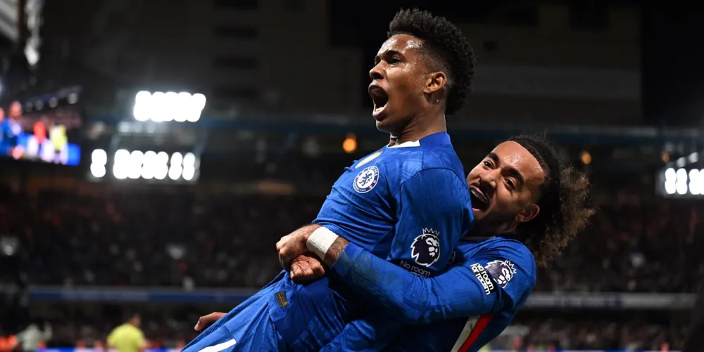 Chelsea quật ngã Liverpool trong phút bù giờ: Vòng xoáy khủng hoảng gọi tên nhà vô địch