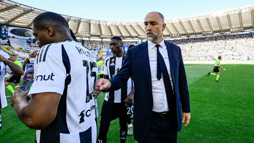 Vì sao Juventus lún sâu vào vũng lầy?