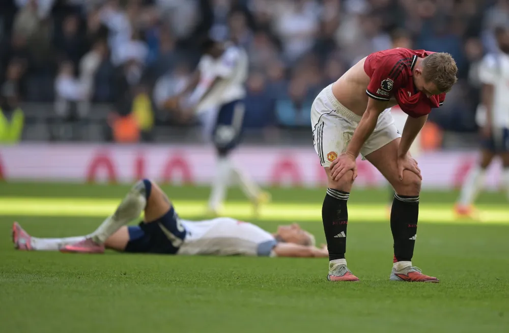 Khi Tottenham và Man United chia điểm chung một hoàn cảnh 