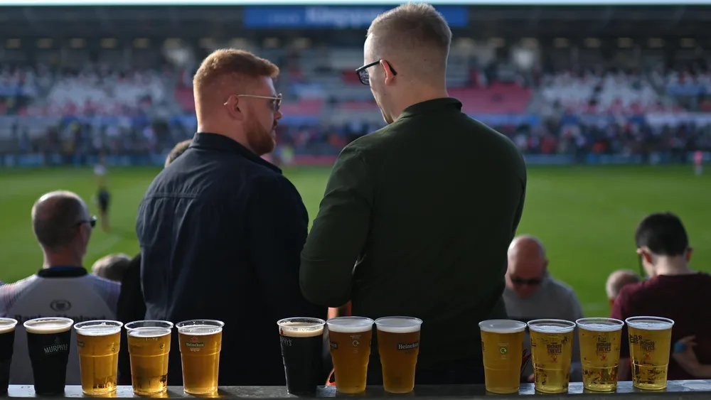 Cuối năm nói chuyện … say xỉn của bóng đá Anh