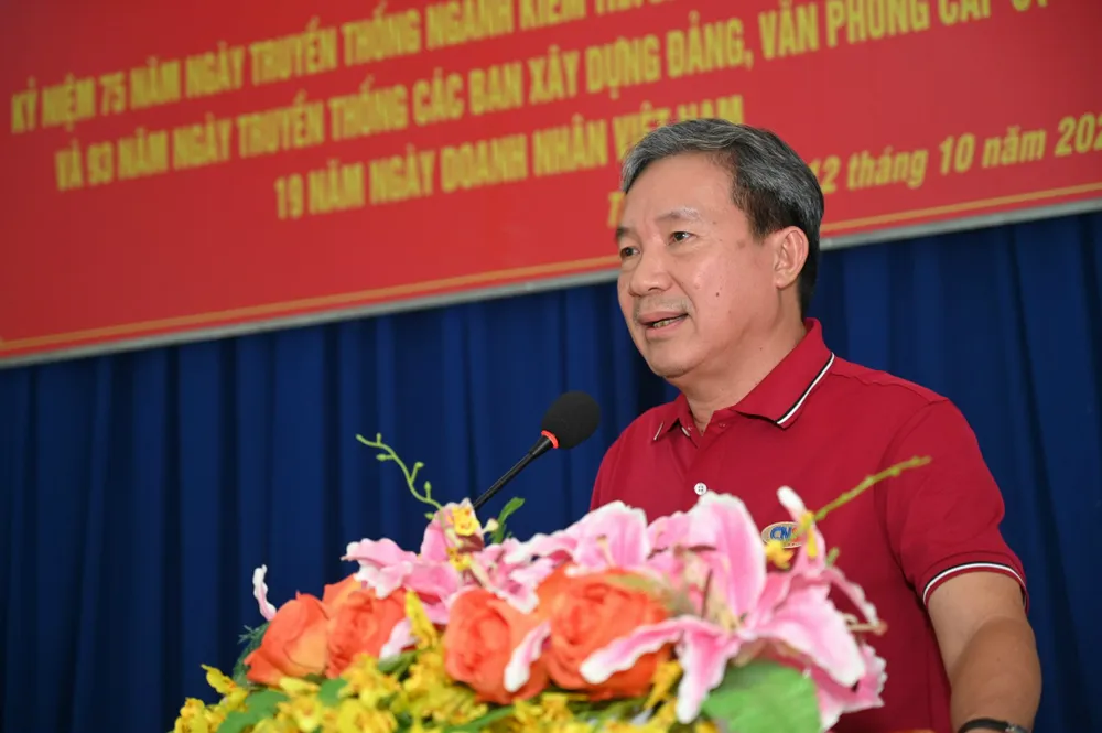 Tổng Giám đốc Tổng Công ty Công nghiệp Sài Gòn Nguyễn Phương Đông phát biểu tại buổi họp mặt Tổng Giám đốc Tổng Công ty Công nghiệp Sài Gòn Nguyễn Phương Đông phát biểu tại buổi họp mặt