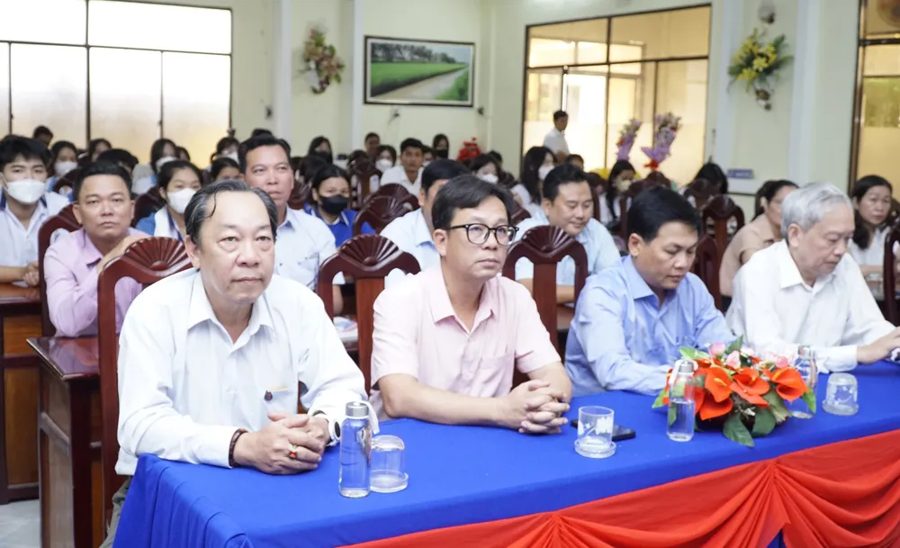 Các đại biểu dự lễ trao học bổng. Ảnh: CTV cac-dai-bieu-du-le-trao-hoc-bong-4894.jpg
