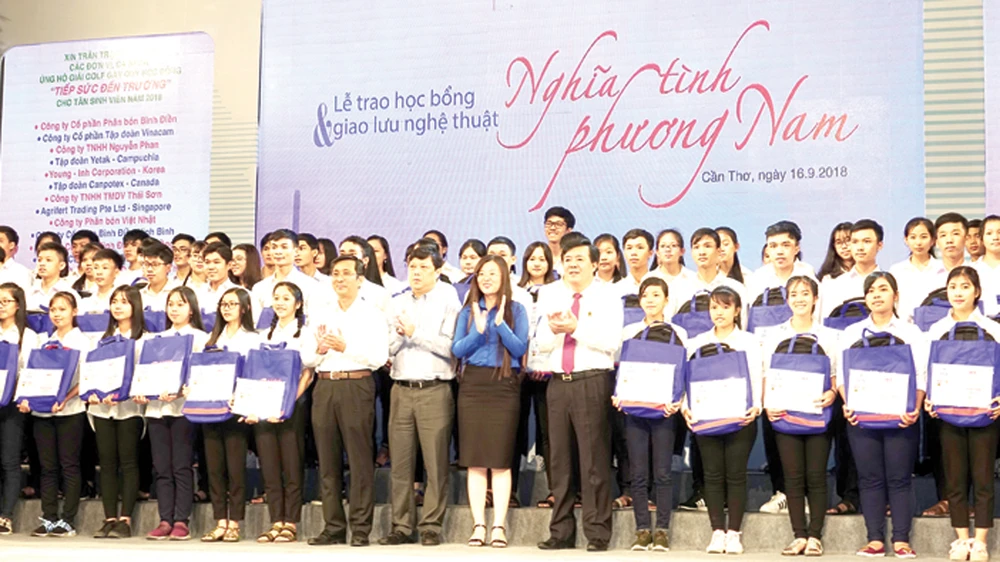 Ý chí vươn lên của các bạn trẻ đã thôi thúc chúng tôi hành động! ảnh 2 Ý chí vươn lên của các bạn trẻ đã thôi thúc chúng tôi hành động! ảnh 2