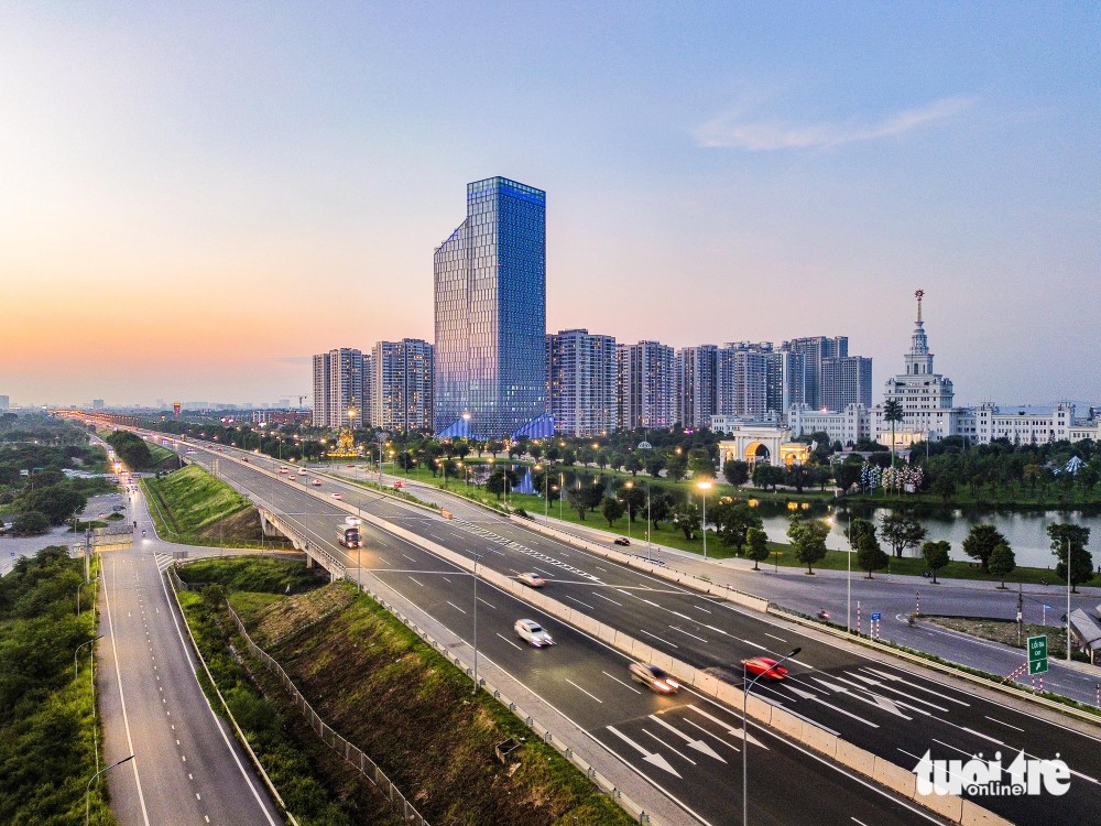 河内-海防高速公路是两条试行路线之一 。图:红光