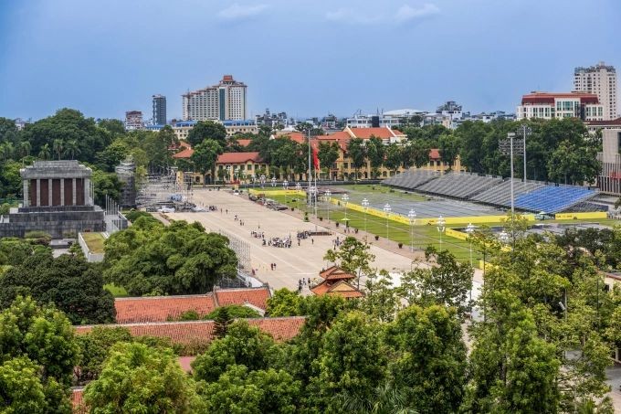 巴亭广场周边街道酒店均已客满。 