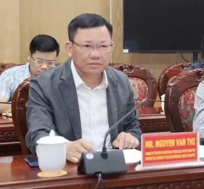 清化省人委会常务副主席阮文诗