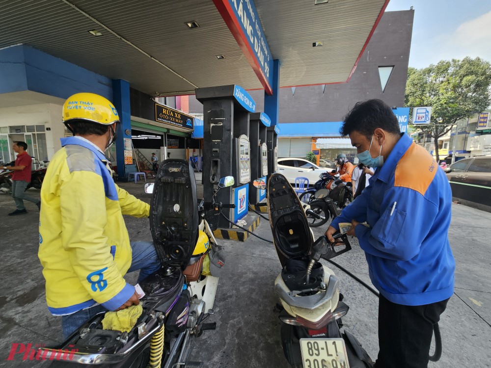 成品油价格自9月18日下午3时起每公升上涨40至230元。 