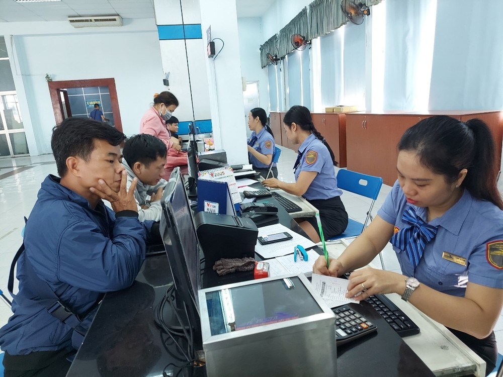 开售首日售出逾2万张春运火车票 