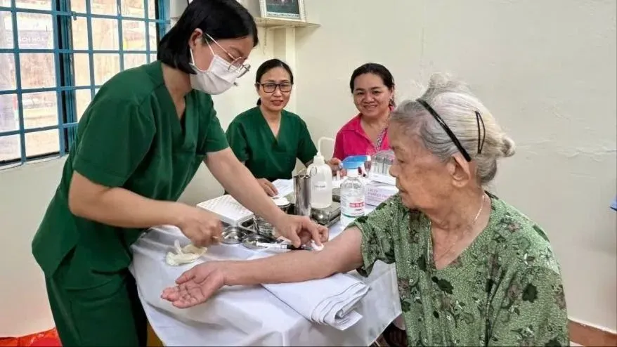 60岁以上老年人每年一次得到定期体检 