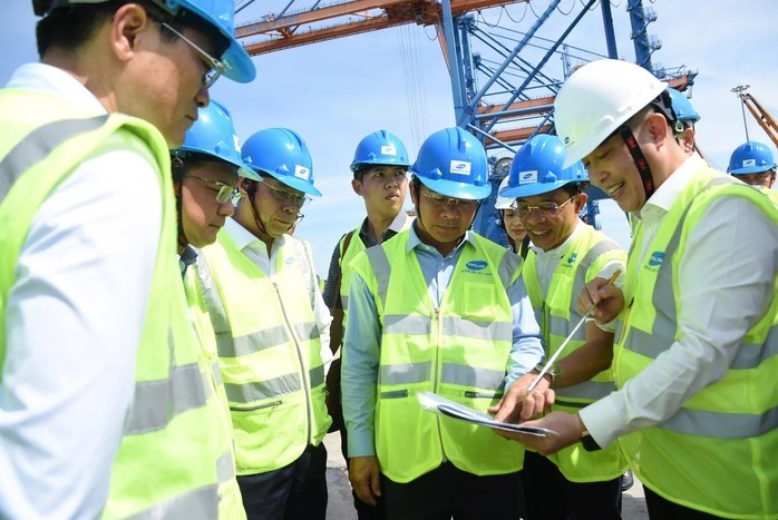 工作团正在视察。