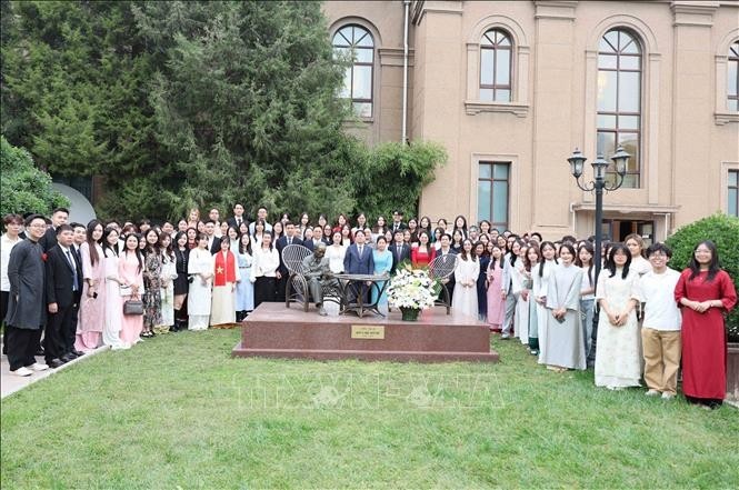 与会代表合影。 