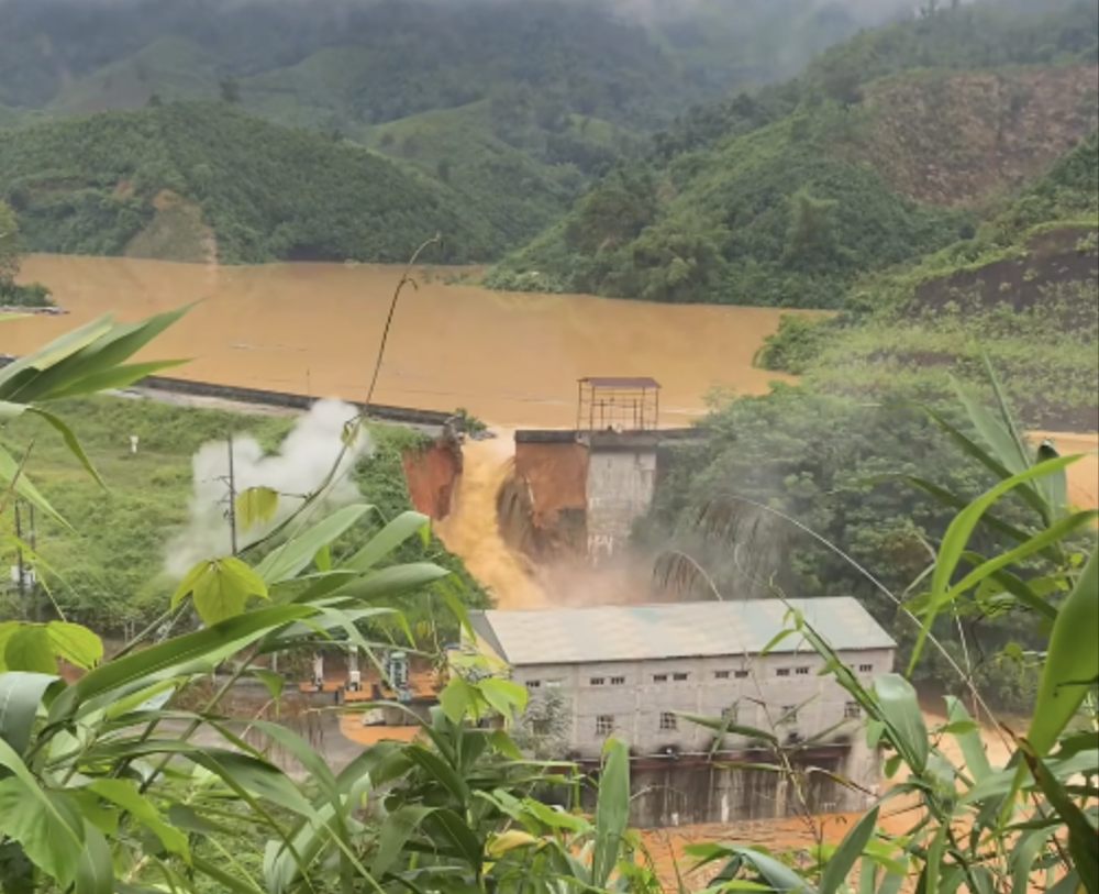 谅山省北溪水坝决堤。