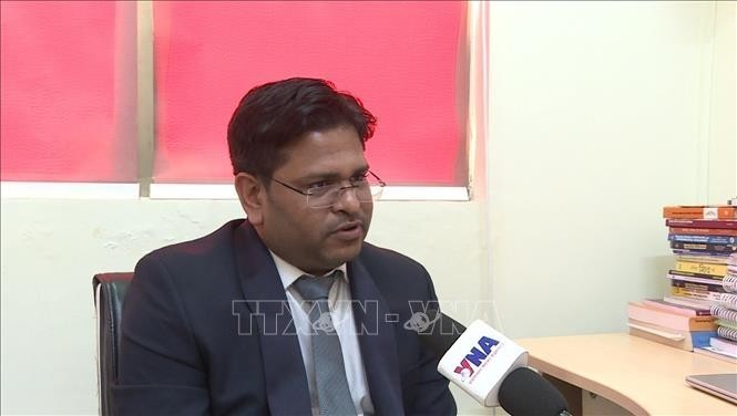 印度德里大学计算机科学系讲师马尼什·库马尔·辛格博士。（图自越通社）