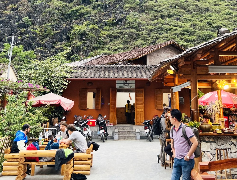 宣光省苗旺乡帕维社群旅游村每年秋冬季节通常吸引众多游客。 