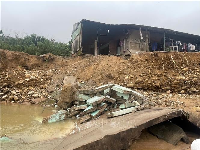 竹溪乡民房倒塌。 