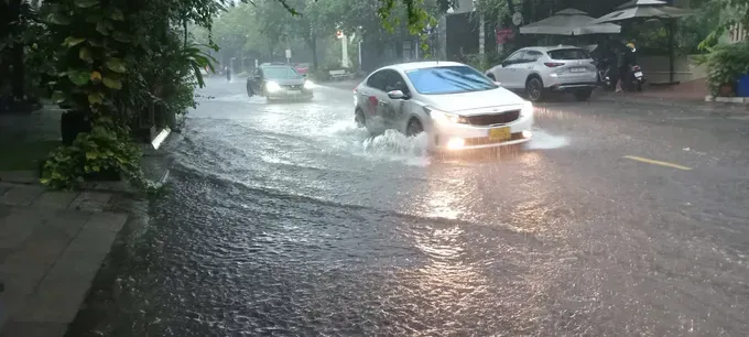 南部地区出现今年以来最高的潮汛。 