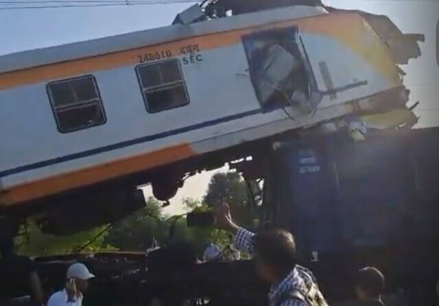 印度发生火车相撞事故 已致4人死亡