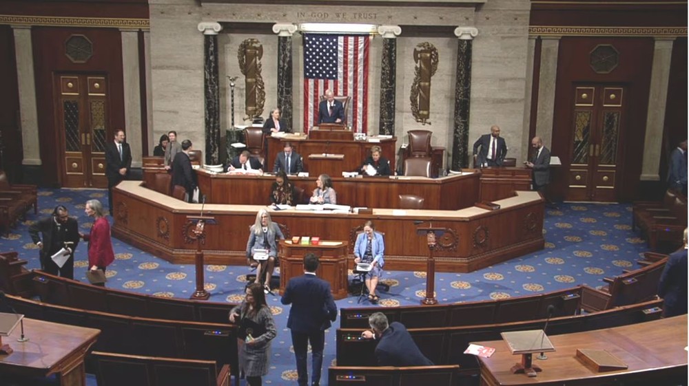 美国国会众议院当地时间12日晚正式通过一项联邦政府临时拨款法案。