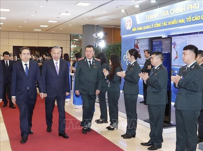 党中央总书记苏林、国会主席陈青敏出席越南监察部门传统日80周年（1945.11.23—2025.11.23）庆典。 