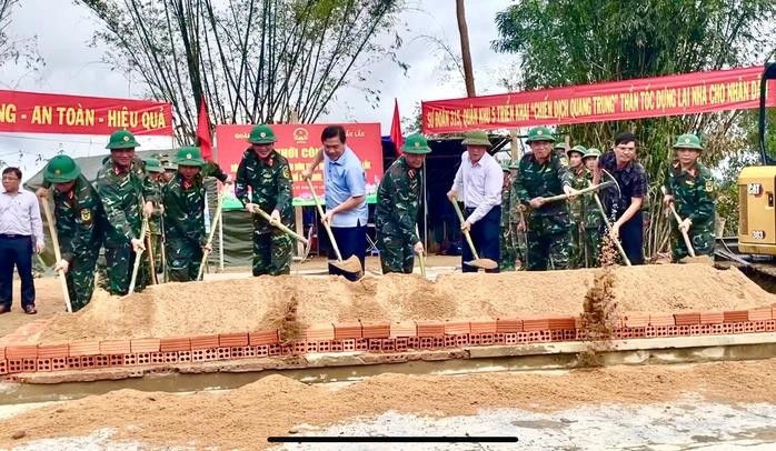 “光中神速战役”动工兴建684间民房。 