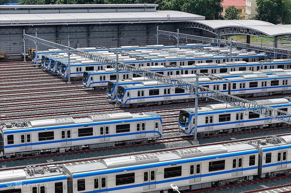 在隆平技术维修站的地铁1号线列车。 