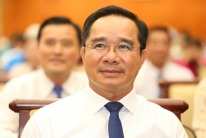 胡志明市人委会主席阮文得直接指导环市四路项目。 