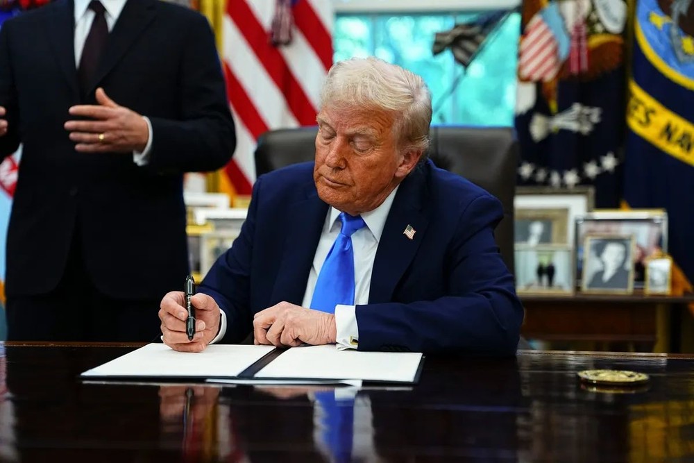 美国20州起诉特朗普政府征收高额H-1B签证费