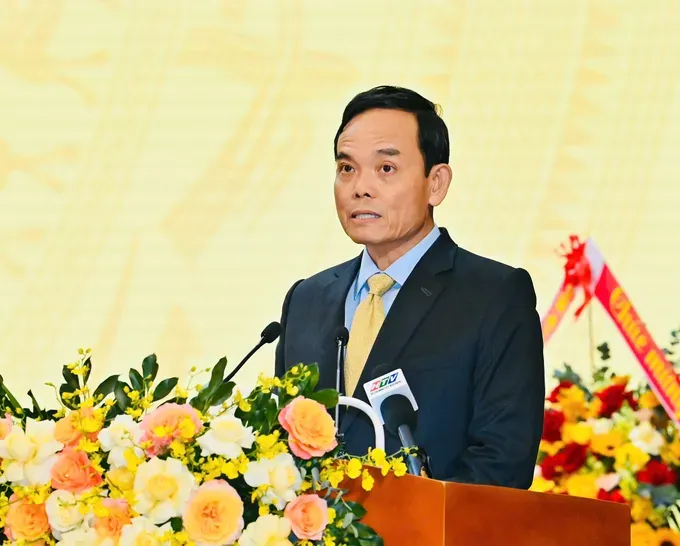 胡志明市市委书记陈留光在会议上发表指导意见。 