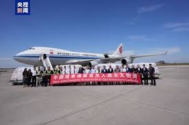 中国援柬埔寨首批紧急人道主义物资运抵金边 