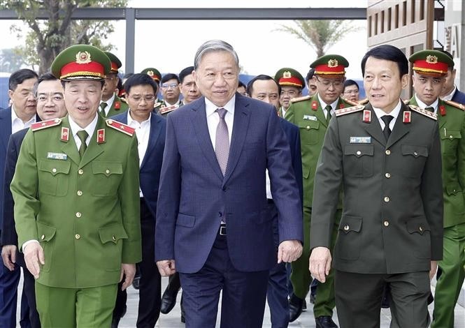 党中央总书记苏林12月29日前往一号国家数据中心视察指导工作。 