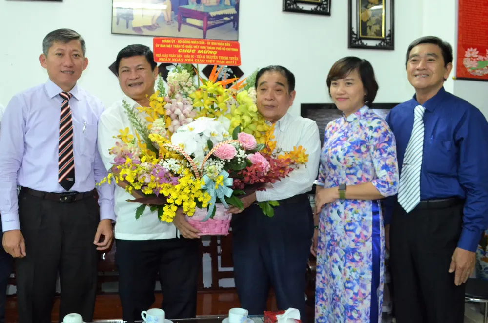 Lãnh đạo TPHCM thăm các nhà giáo tiêu biểu ảnh 3