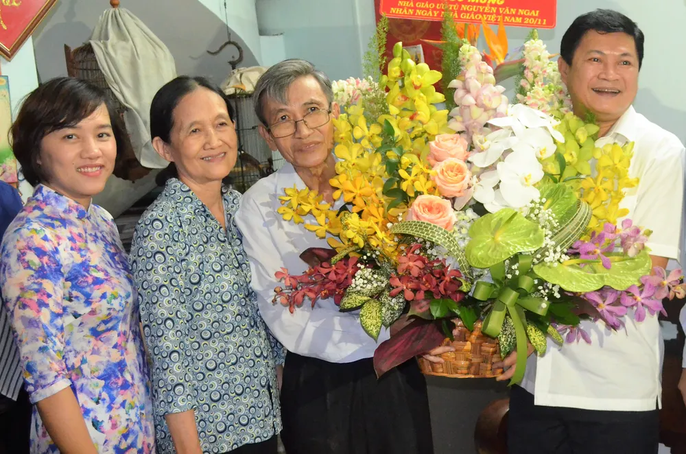 Lãnh đạo TPHCM thăm các nhà giáo tiêu biểu ảnh 4