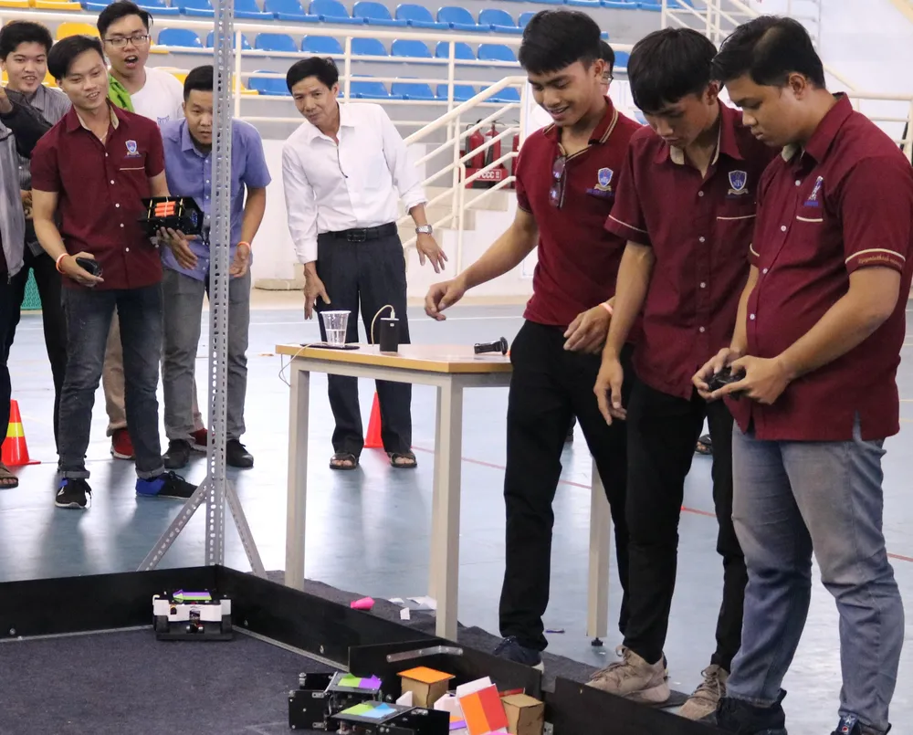 Sinh viên Trường ĐH Nguyễn Tất Thành vô địch cuộc thi VGU Robocon 2019  ảnh 2