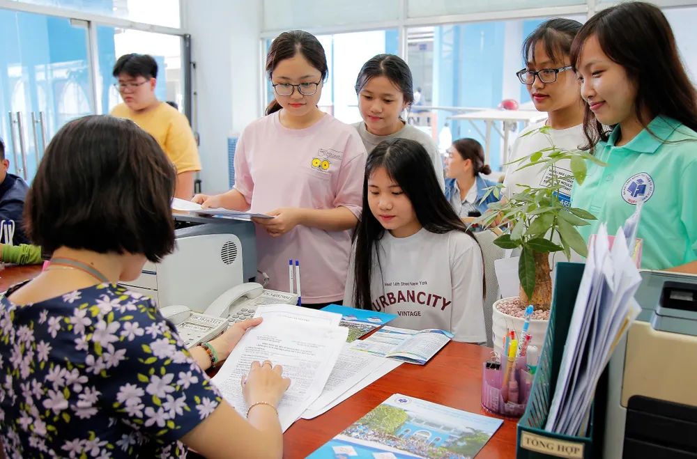 Trường ĐH Công nghiệp Thực phẩm TPHCM công bố điểm sàn xét tuyển từ 15 đến 17 điểm ảnh 1