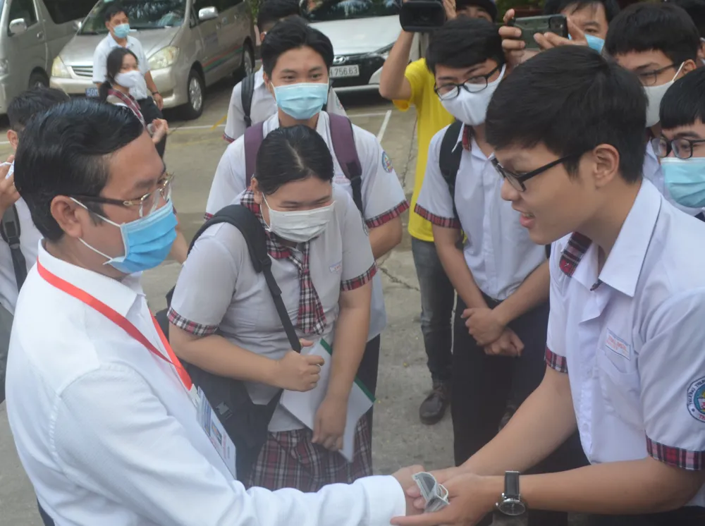 TPHCM kiểm soát tốt phòng dịch và 100% thí sinh được dự thi ảnh 2 TPHCM kiểm soát tốt phòng dịch và 100% thí sinh được dự thi ảnh 2